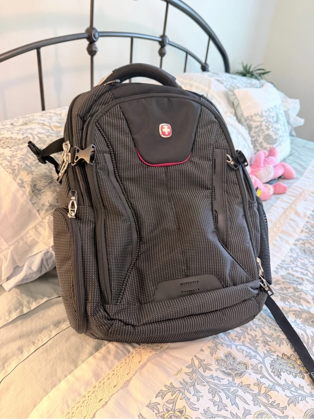 SwissGear Black and Red Accent Men's Laptop Backpack